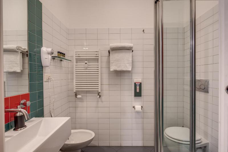 Classic Double or Twin Room image 3