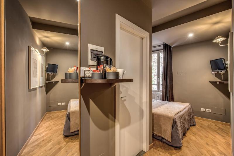 Classic Double or Twin Room image 4