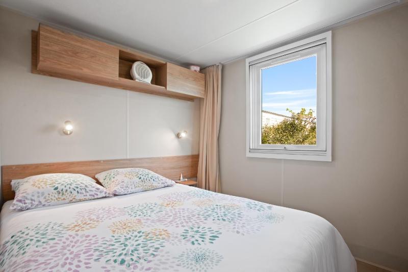 Mobilhome tout confort avec piscine - image 6