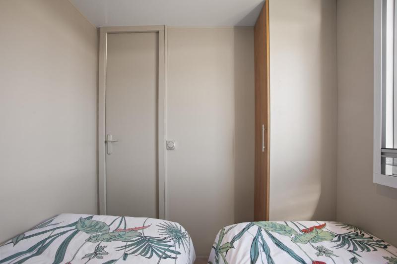 Mobilhome tout confort avec piscine - image 31