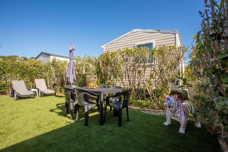 Mobilhome tout confort avec piscine - image 8