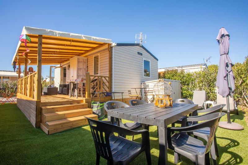 Mobilhome tout confort avec piscine - image 11