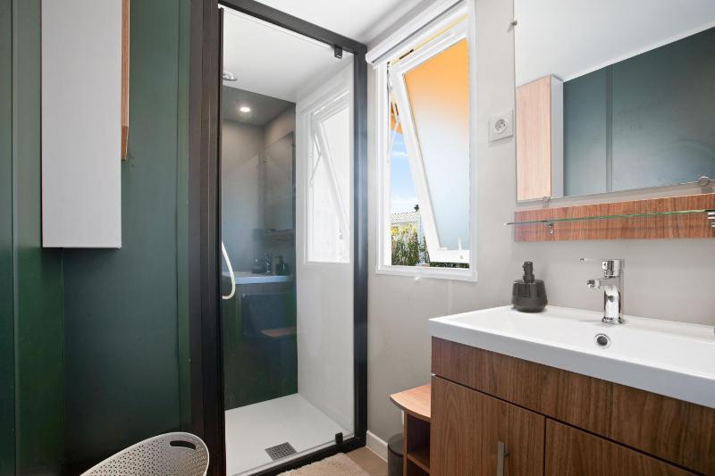 Mobilhome tout confort avec piscine - image 7