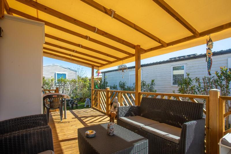 Mobilhome tout confort avec piscine - image 15