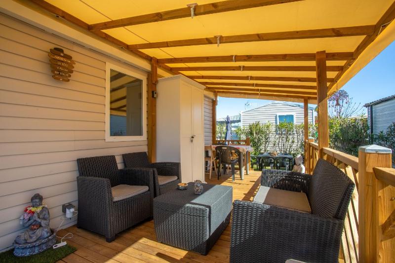 Mobilhome tout confort avec piscine - image 16