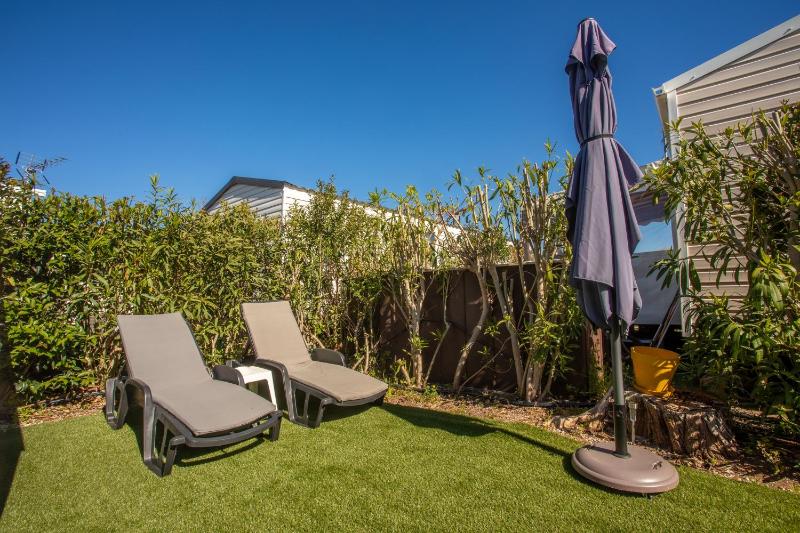 Mobilhome tout confort avec piscine - image 12