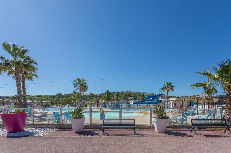 Mobilhome tout confort avec piscine - image 25