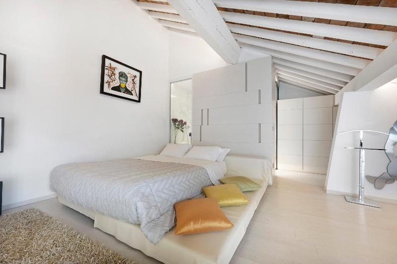 Luxury Rooftop Piazza Erbe Verona - image 10