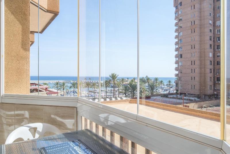 Marina view sunny apartment - image 1