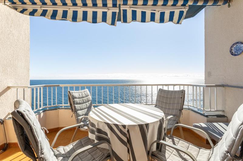 Apartment with sea view - image 8