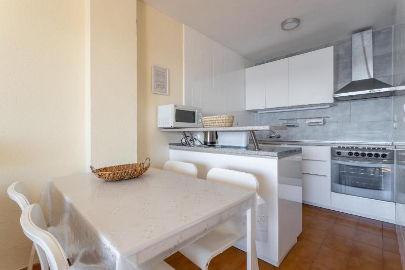 Apartment with sea view - image 16