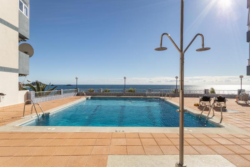 Apartment with sea view - image 4