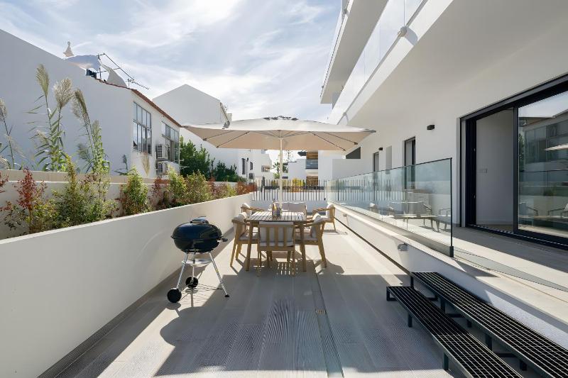 Spacious T2 With Luxury Terrace - image 4