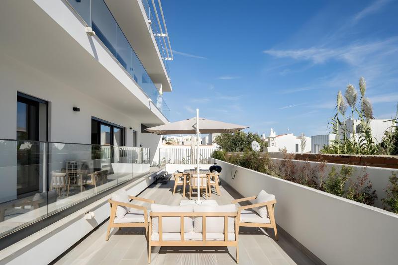 Spacious T2 With Luxury Terrace - image 3