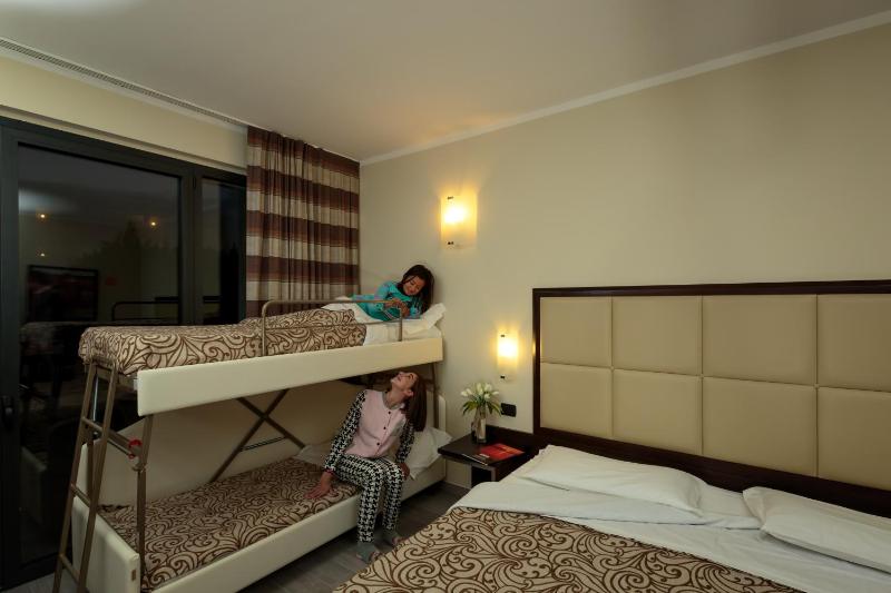 Quadruple Room with Balcony image 1