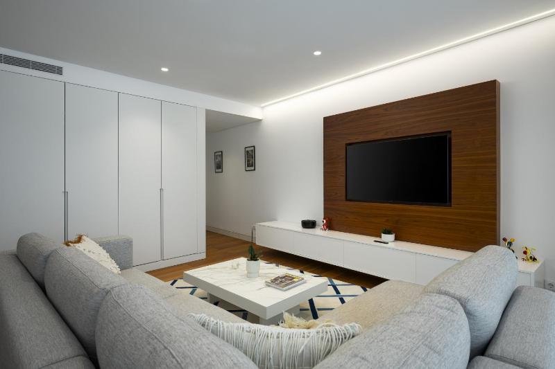 Lake 24 Luxury Apartment - By HD - image 20