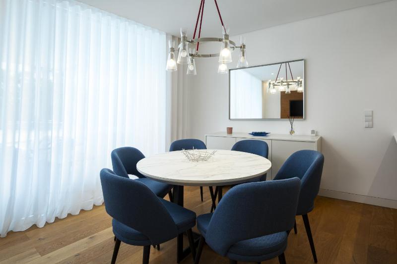 Lake 24 Luxury Apartment - By HD - image 16