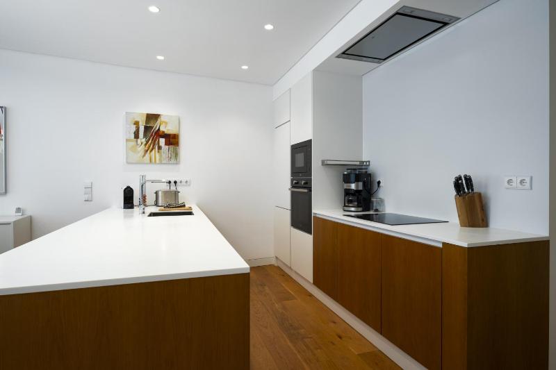 Lake 24 Luxury Apartment - By HD - image 8