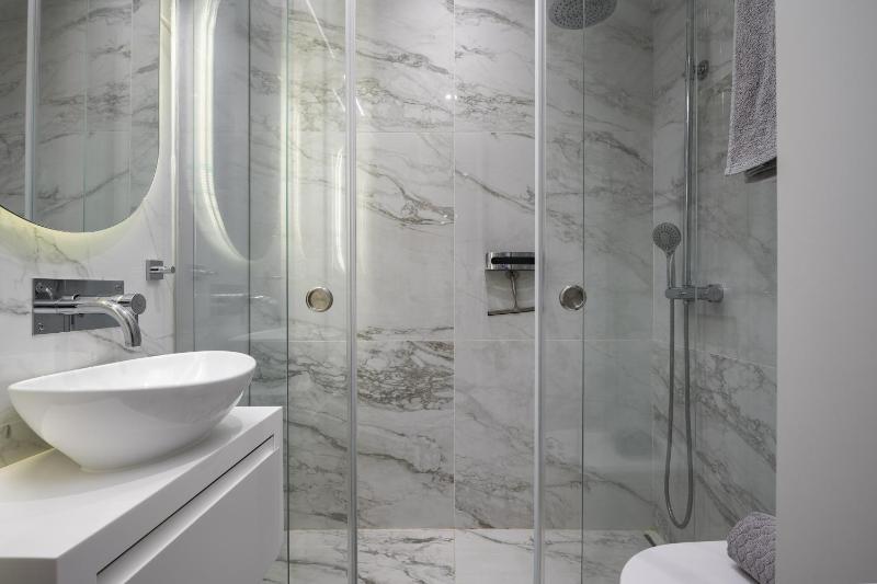 Lake 24 Luxury Apartment - By HD - image 21