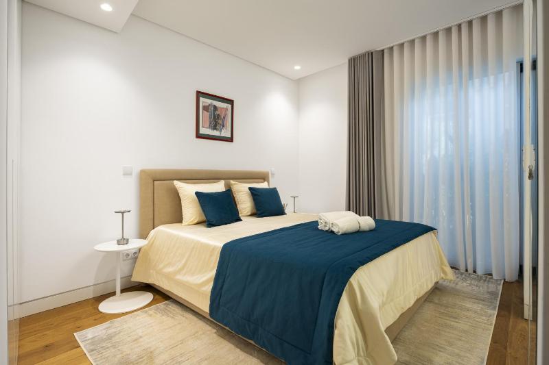 Lake 24 Luxury Apartment - By HD - image 17