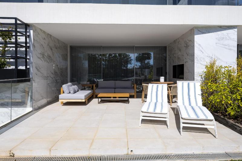 Lake 24 Luxury Apartment - By HD - image 15