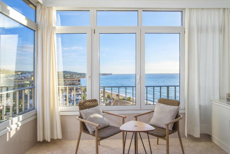 Penthouse studio with sea views - image 1