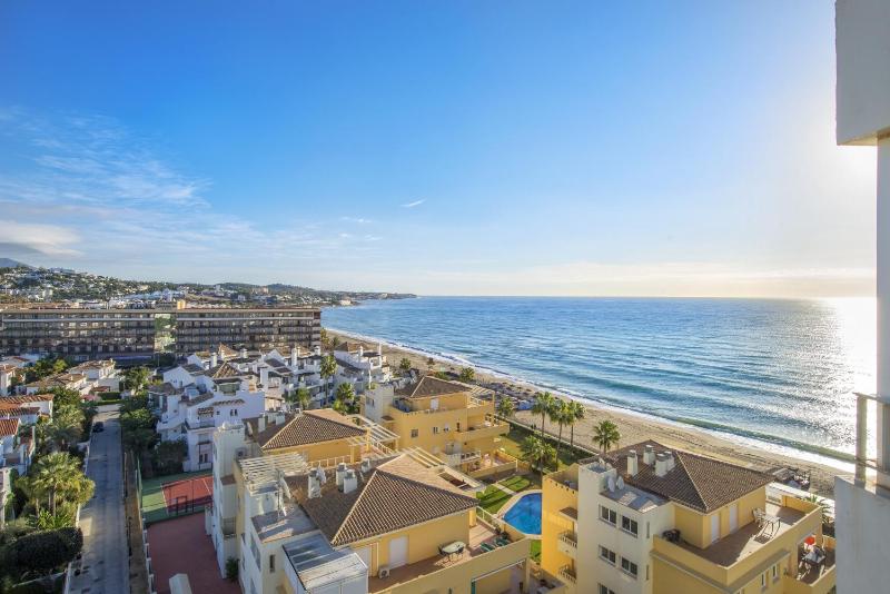 Penthouse studio with sea views - image 12