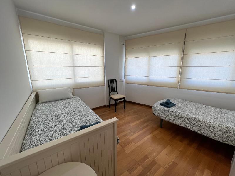 Bright apartment in Maragall - image 4