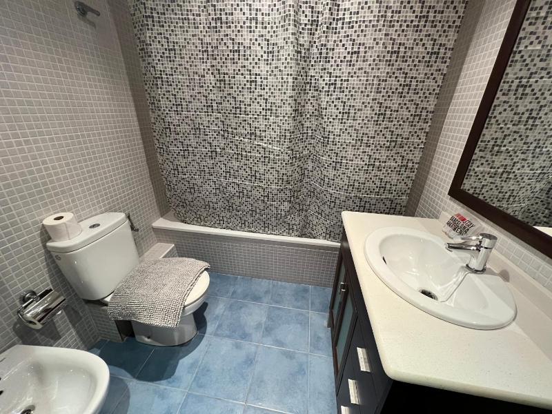 Bright apartment in Maragall - image 7