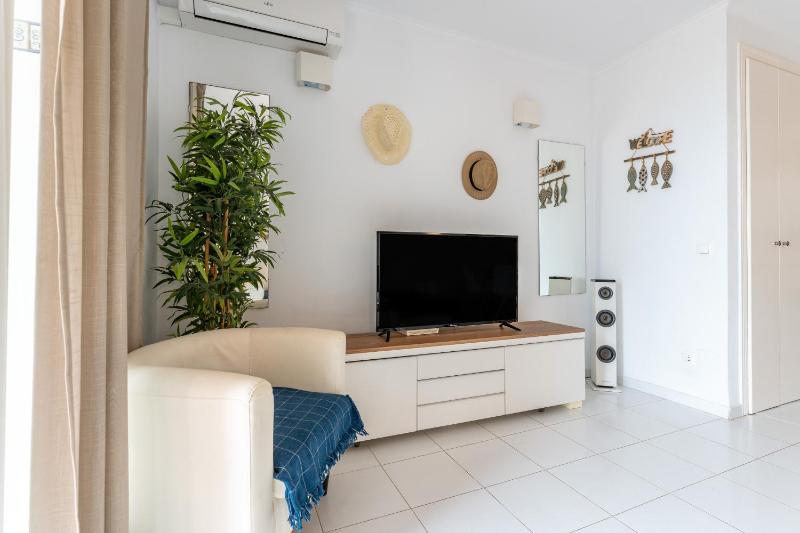 Sea Front Beach House Sandra D - image 4