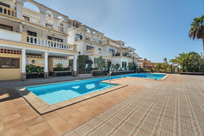 Las Americas 2 bedroom apartment - image 3