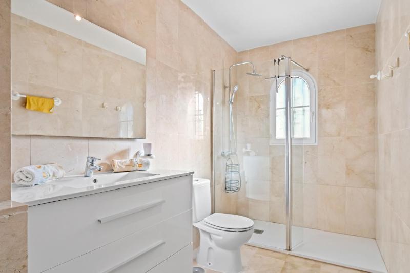 Beautiful House in a quiet area - image 6
