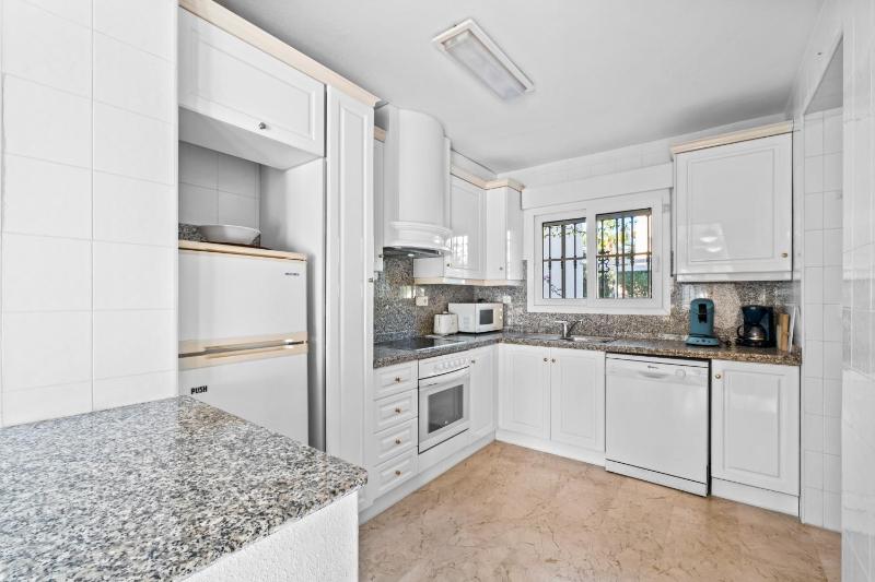 Beautiful House in a quiet area - image 33