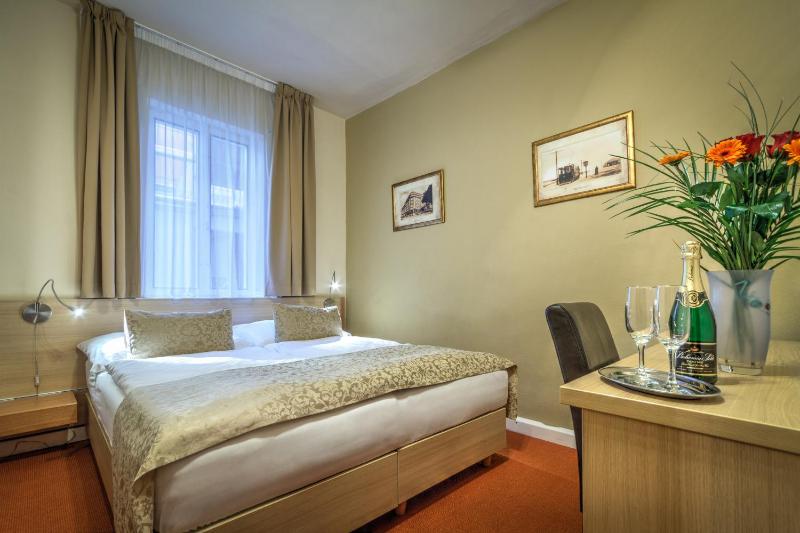 Double or Twin Economy Room - Attic image 3