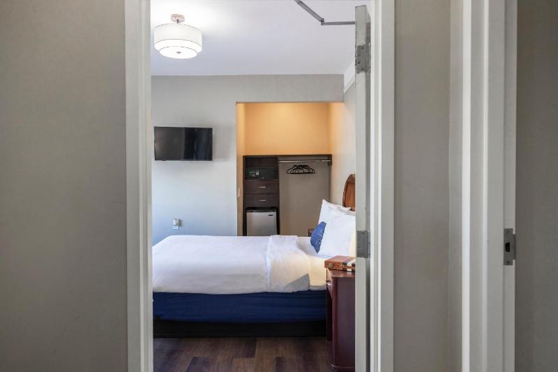The Hotel Hollywood - image 16