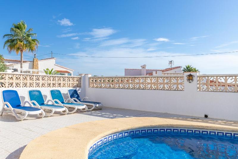 Villa w pool seaview in Cometa - image 9