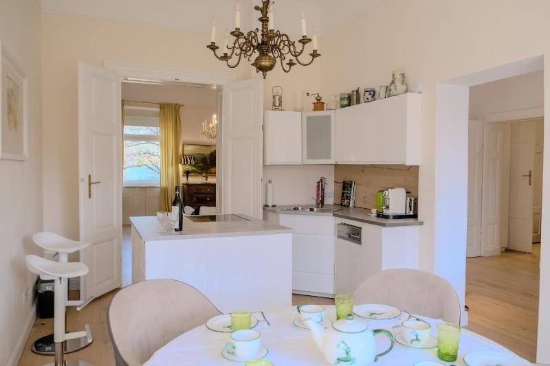Altstadt Elegance - image 11