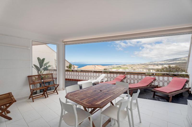 Apartment 3 Bedrooms Heated Pool - image 1