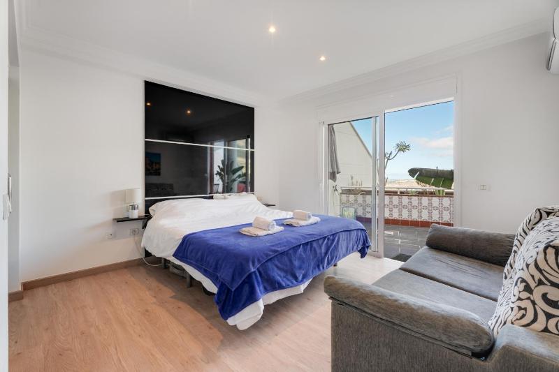 Apartment 3 Bedrooms Heated Pool - image 24