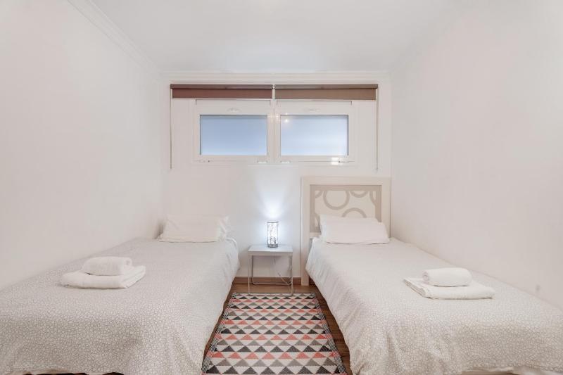 Apartment 3 Bedrooms Heated Pool - image 14