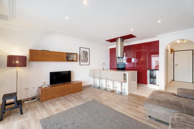 Apartment 3 Bedrooms Heated Pool - image 31