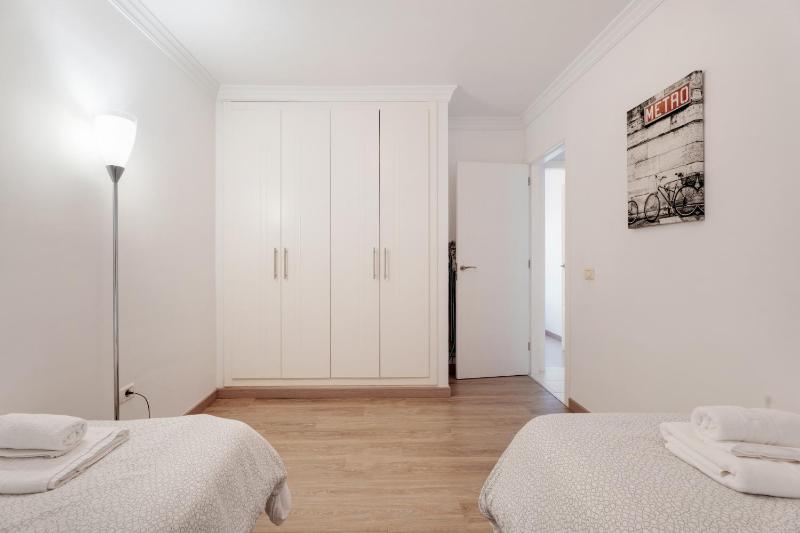 Apartment 3 Bedrooms Heated Pool - image 10