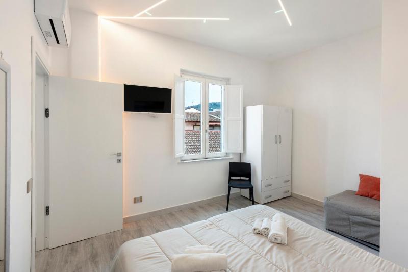 Sorrento Center Luxury Apartment 3 - image 2