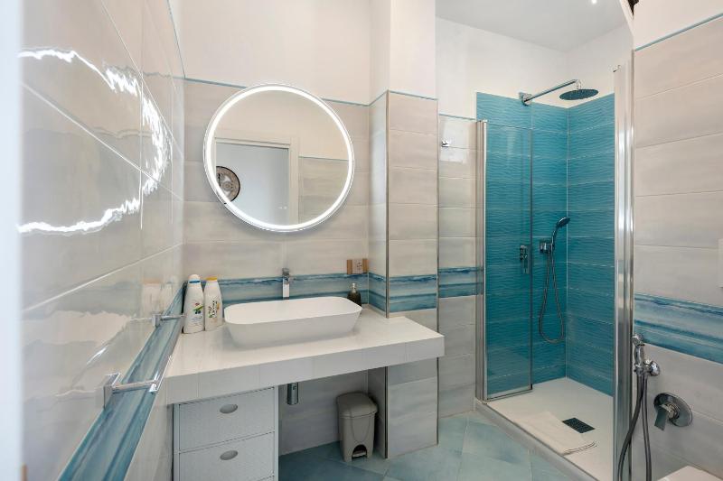 Sorrento Center Luxury Apartment 3 - image 21