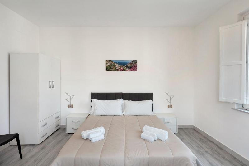 Sorrento Center Luxury Apartment 3 - image 16