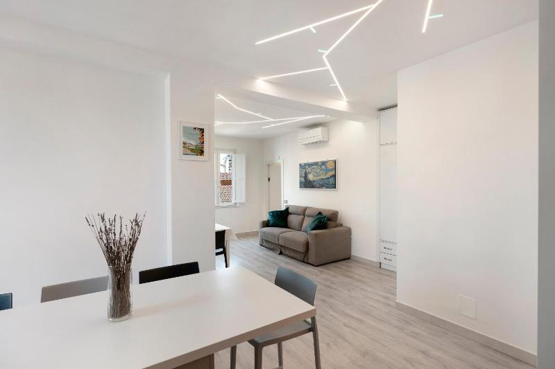 Sorrento Center Luxury Apartment 3 - image 15