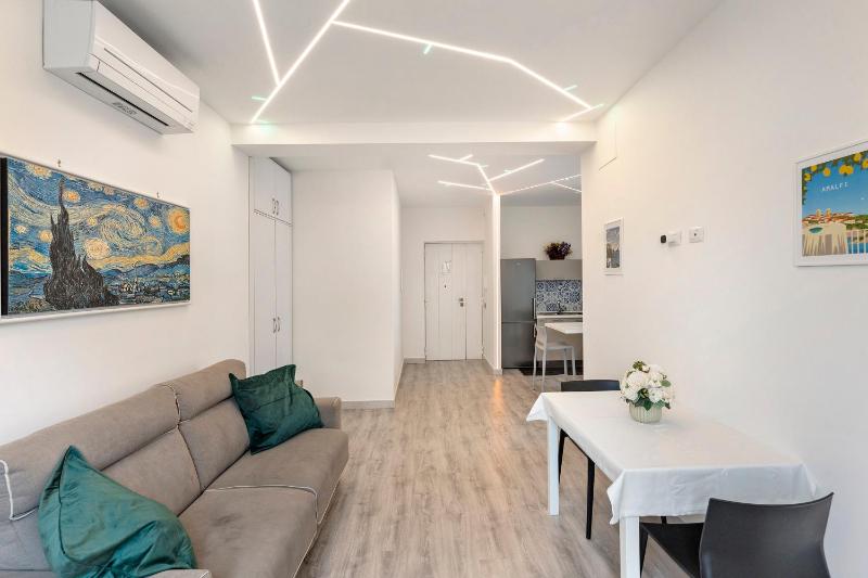 Sorrento Center Luxury Apartment 3 - image 19
