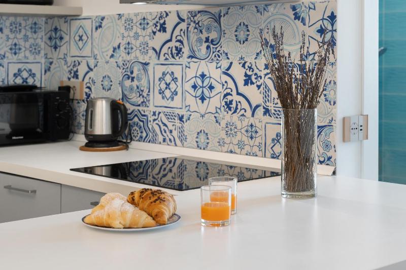 Sorrento Center Luxury Apartment 3 - image 5