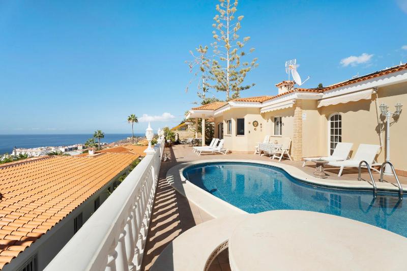 House Carla Private Pool Heated - image 19