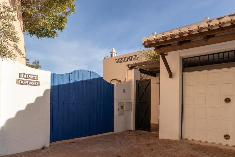 Five Star Villa with Heavenly Views - image 3